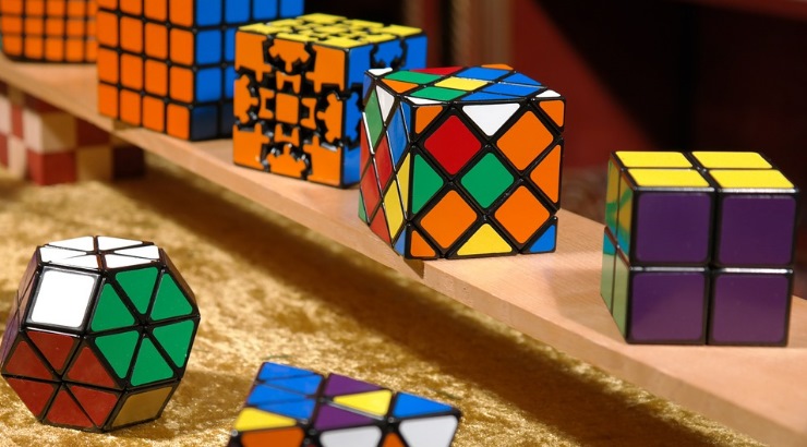 Aplicativo ensina a resolver cubo mágico